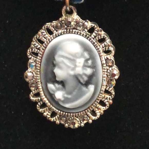 Glass bead Cameo necklace - Picture 2 of 5